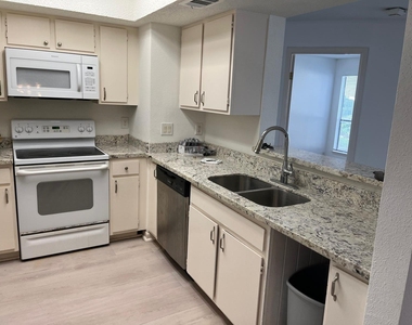2816 S Bartell Drive - Photo Thumbnail 6