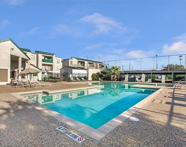 2816 S Bartell Drive - Photo Thumbnail 1