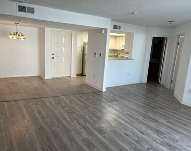2816 S Bartell Drive - Photo Thumbnail 4