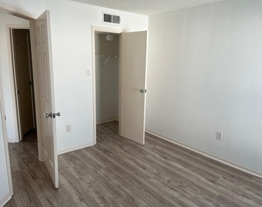 2816 S Bartell Drive - Photo Thumbnail 12