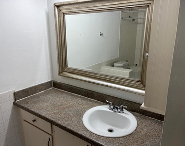 2816 S Bartell Drive - Photo Thumbnail 17
