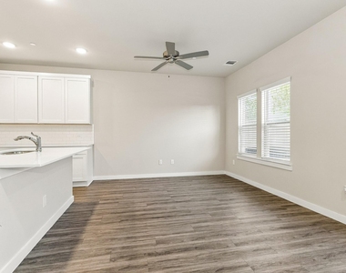 313 N Centro Circle - Photo Thumbnail 4