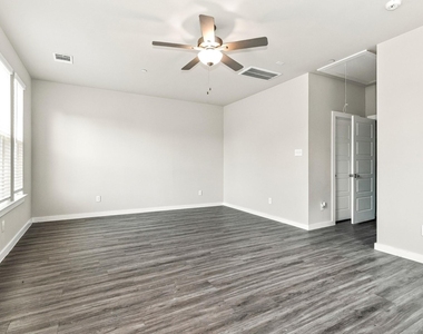 313 N Centro Circle - Photo Thumbnail 8