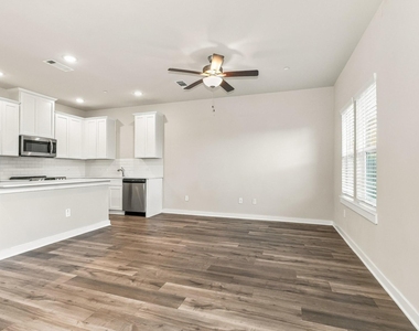 313 N Centro Circle - Photo Thumbnail 3