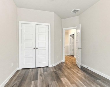313 N Centro Circle - Photo Thumbnail 9