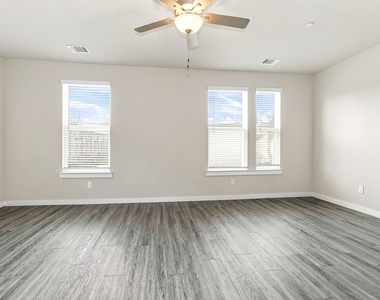 313 N Centro Circle - Photo Thumbnail 7