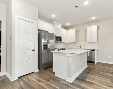 313 N Centro Circle - Photo Thumbnail 5