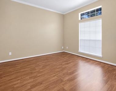 1602 Summer Rain Drive - Photo Thumbnail 9