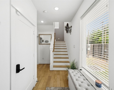 2502 Tuam Street - Photo Thumbnail 4