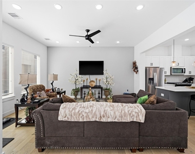 2502 Tuam Street - Photo Thumbnail 8