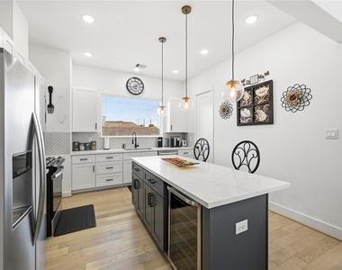 2502 Tuam Street - Photo Thumbnail 9
