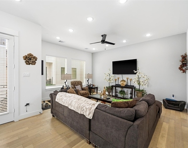 2502 Tuam Street - Photo Thumbnail 6