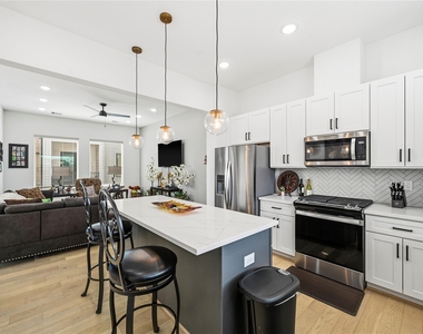 2502 Tuam Street - Photo Thumbnail 11