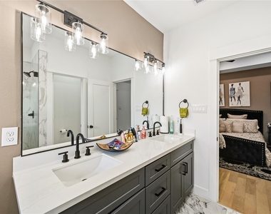 2502 Tuam Street - Photo Thumbnail 23