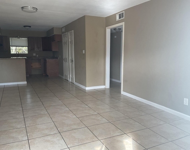 1502 Oleander - Photo Thumbnail 5