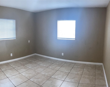 1502 Oleander - Photo Thumbnail 2