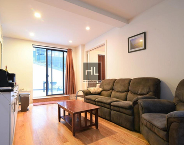 East 46 Street - Photo Thumbnail 1