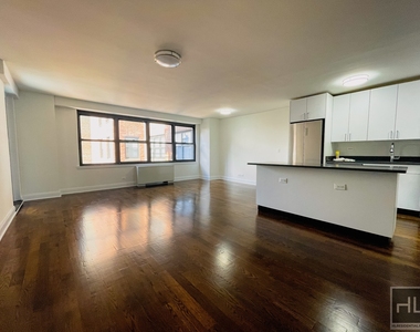 E 82 St - Photo Thumbnail 2