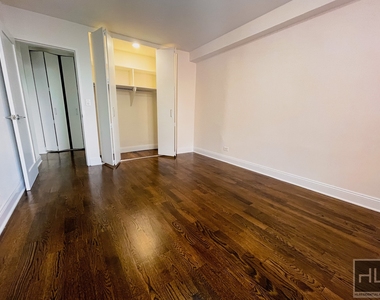 E 82 St - Photo Thumbnail 1