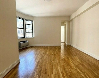 York Avenue - Photo Thumbnail 1