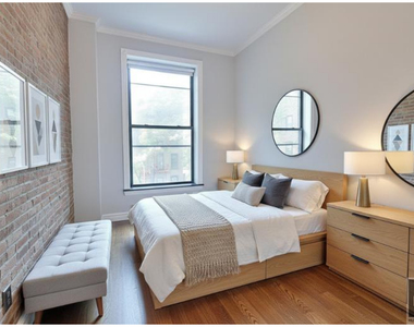 West 14 Street - Photo Thumbnail 2