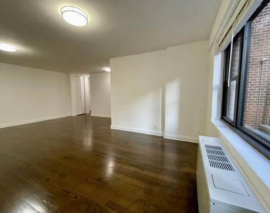 East 56th Street - Photo Thumbnail 3