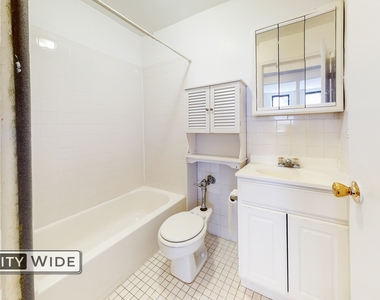1045 Lexington Avenue - Photo Thumbnail 3