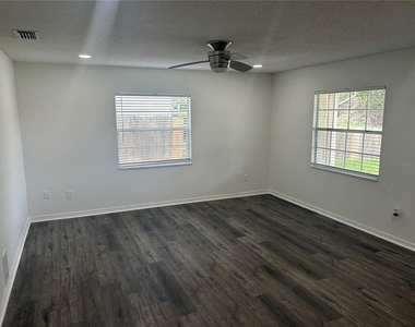 54 Ivy Lane - Photo Thumbnail 7