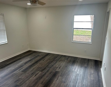 54 Ivy Lane - Photo Thumbnail 11