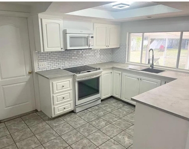 11631 Seminole Drive - Photo Thumbnail 3