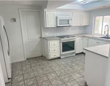 11631 Seminole Drive - Photo Thumbnail 2