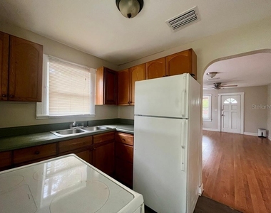 10106 N Arden Avenue - Photo Thumbnail 2