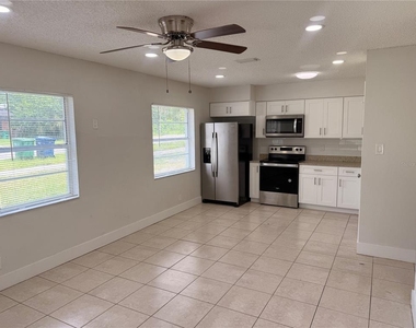 10123 N 11th Street - Photo Thumbnail 3