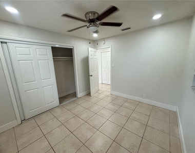 10123 N 11th Street - Photo Thumbnail 17