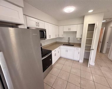 10123 N 11th Street - Photo Thumbnail 7