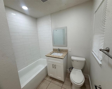 10123 N 11th Street - Photo Thumbnail 16