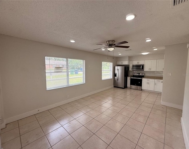 10123 N 11th Street - Photo Thumbnail 9
