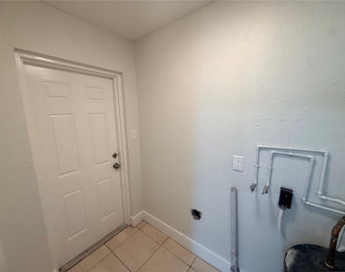 10123 N 11th Street - Photo Thumbnail 22
