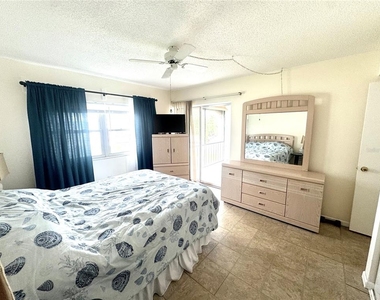 7701 Starkey Road - Photo Thumbnail 6