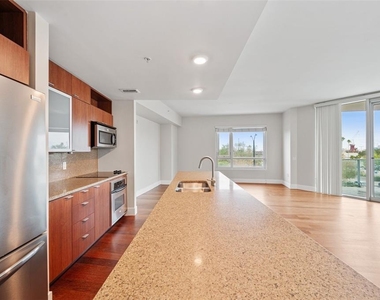 912 Channelside Drive - Photo Thumbnail 12