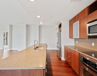 912 Channelside Drive - Photo Thumbnail 9