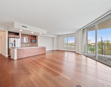 912 Channelside Drive - Photo Thumbnail 2
