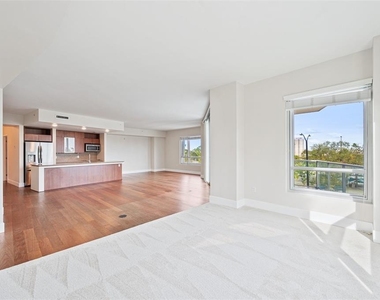 912 Channelside Drive - Photo Thumbnail 5
