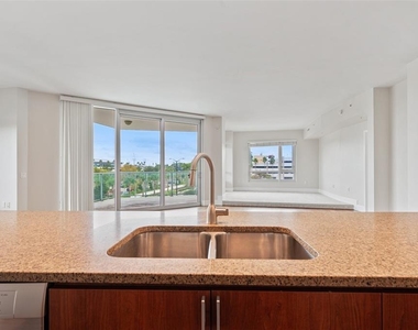 912 Channelside Drive - Photo Thumbnail 14
