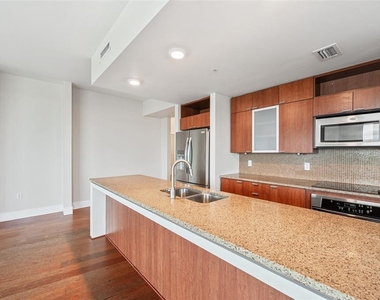 912 Channelside Drive - Photo Thumbnail 8