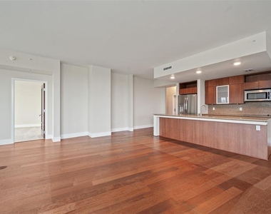 912 Channelside Drive - Photo Thumbnail 1