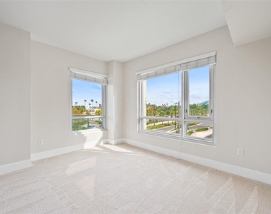 912 Channelside Drive - Photo Thumbnail 3