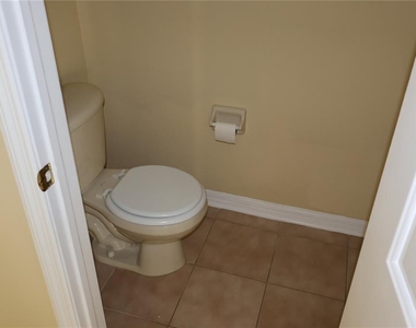 3019 Pointeview Drive - Photo Thumbnail 14