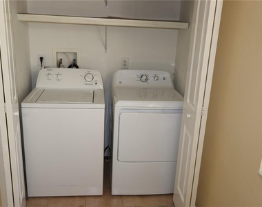 3019 Pointeview Drive - Photo Thumbnail 13