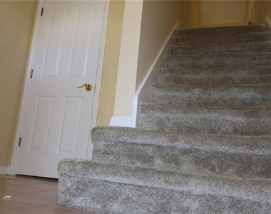 3019 Pointeview Drive - Photo Thumbnail 6